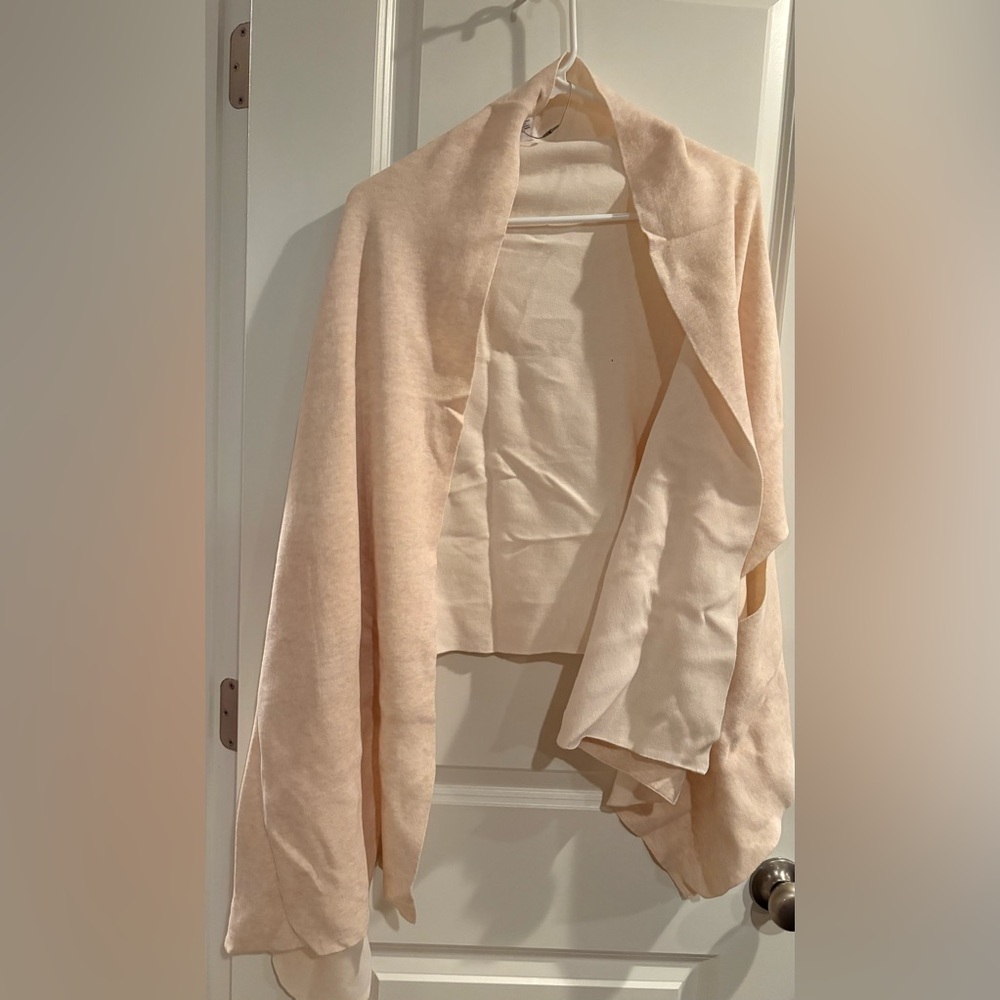 Chico’s Reversible Travel Rauna Wrap with travel bag.